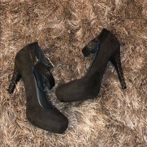 Comfortable close toed heels